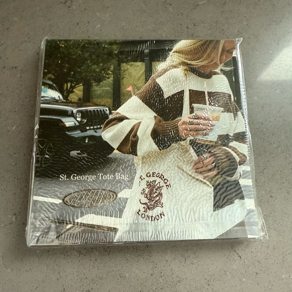 BNW Fully sealed Brandy Melville Fashion Cards - 25 Count Summer 2024